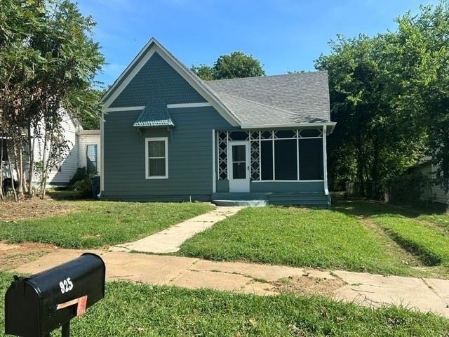 925 W Nelson Street - Photo 1