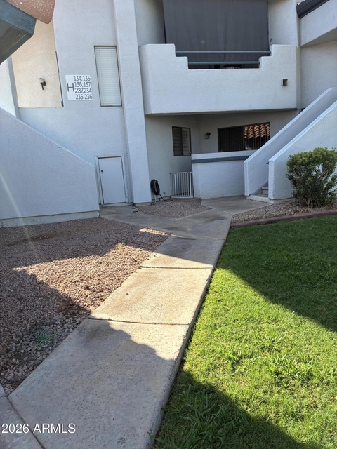 1800 W Elliot Road - Photo 1