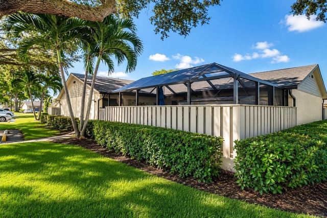 1433 Captains Walk - Photo 1