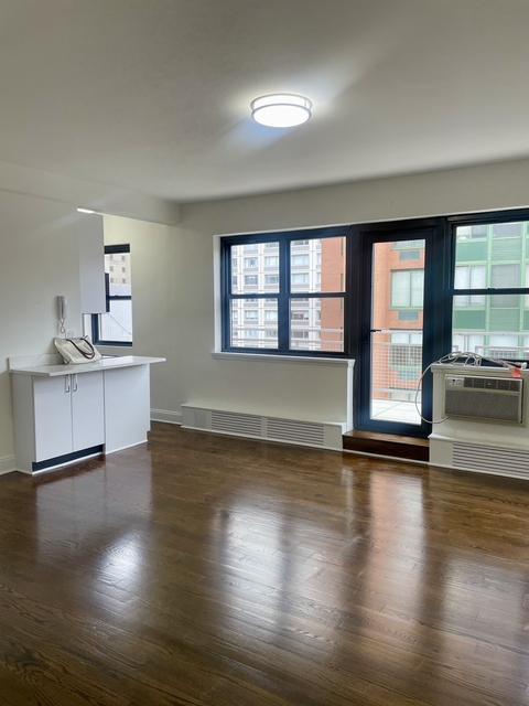 219 East 69th Street, PHA - Photo 1