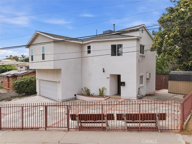 709 Warren Lane - Photo 1