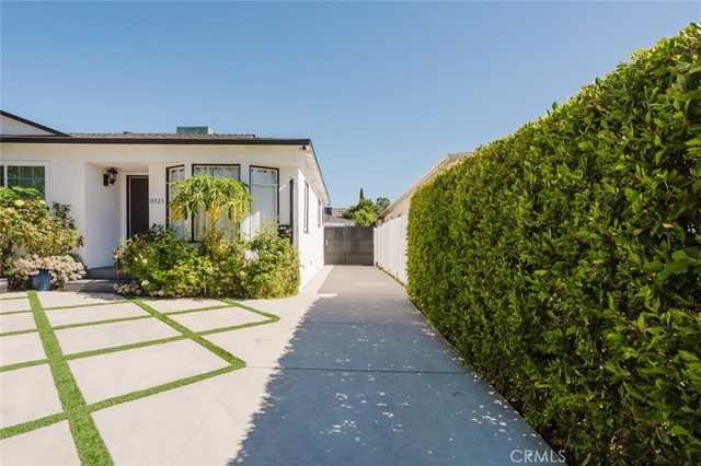 13521 Hamlin Street - Photo 1