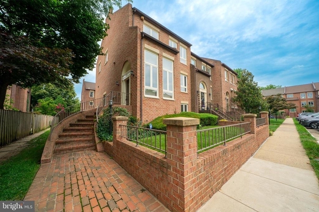 10168 Turnberry Place - Photo 1