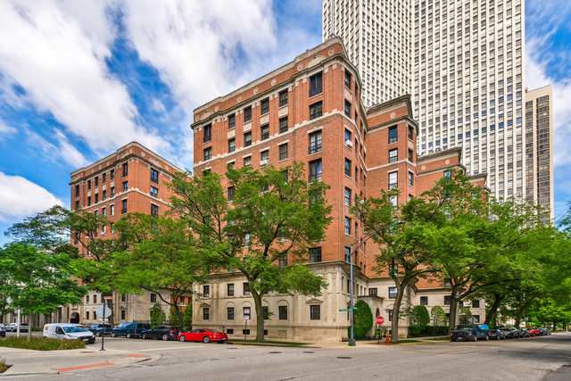 400 W Deming Place - Photo 1