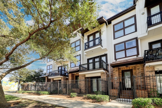 1305 Delano Street - Photo 1