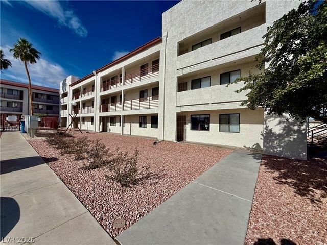 1381 E University Avenue - Photo 1