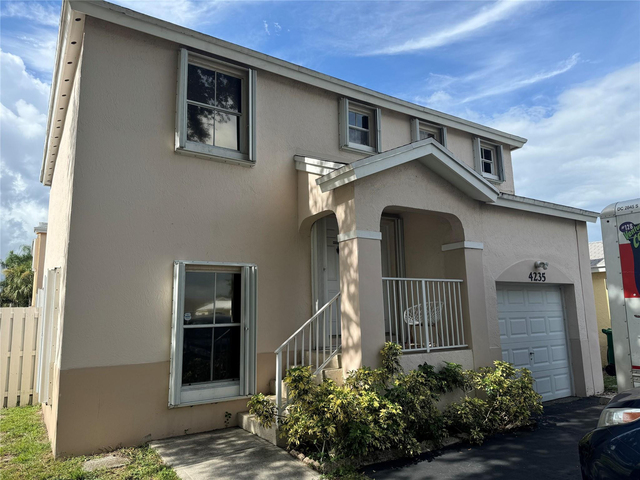 4235 Sw 72nd Way - Photo 1