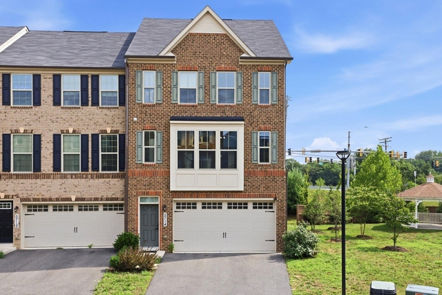 5714 Richmanor Terrace - Photo 1