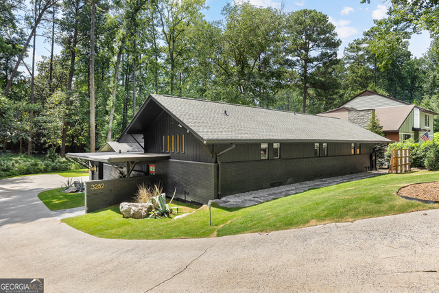 3252 W Roxboro Road Ne - Photo 1
