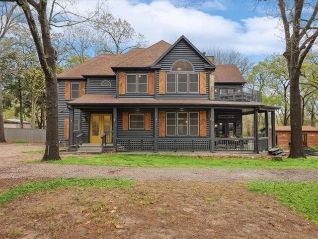 223 Oklahoma Avenue - Photo 1