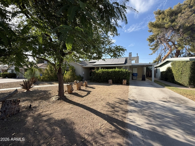2514 E Fairmount Avenue - Photo 1