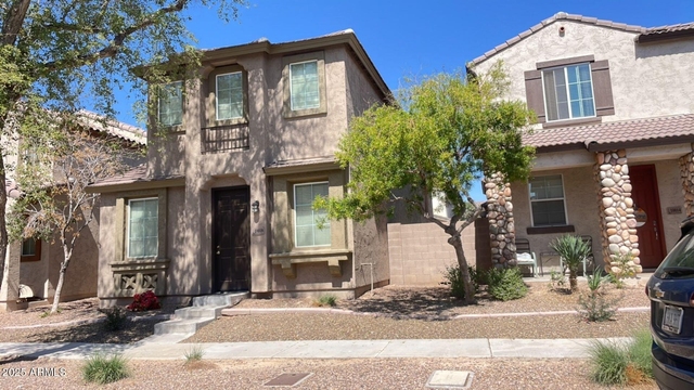 10018 W Winslow Avenue - Photo 1