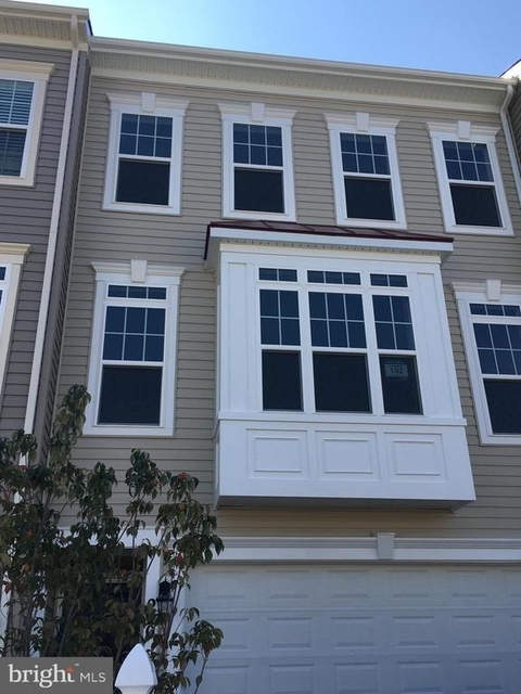 202 Apsley Terrace - Photo 1