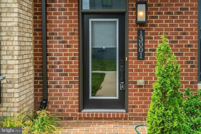 13001 Hattontown Square - Photo 1