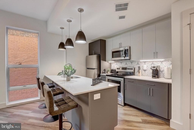 3029 W Glenwood Avenue - Photo 1