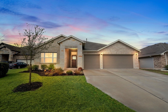 104 Joseph Hawkins Ln - Photo 1