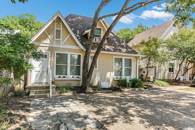 1110 W 22nd St - Photo 1