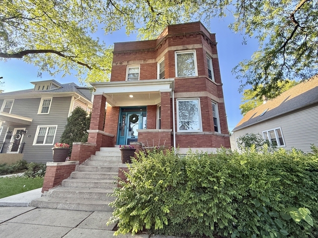 5834 W Dakin Street - Photo 1