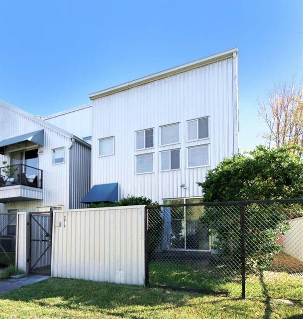 2819 Crawford - Photo 1