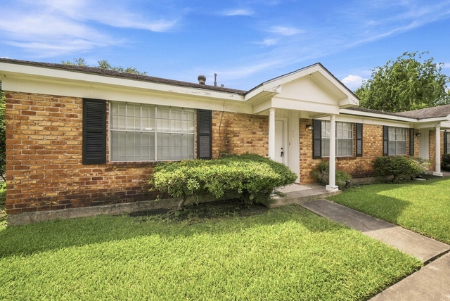 5806 Clarewood Drive - Photo 1