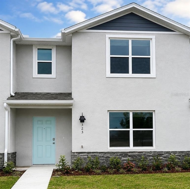 323 Preston Cove Drive - Photo 1