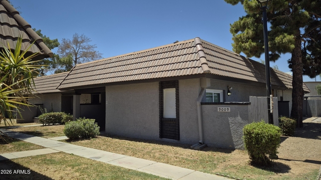9009 W Elm Street - Photo 1