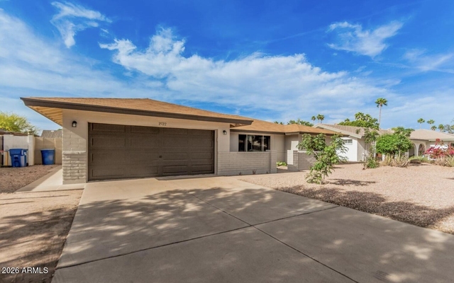 1922 E Laguna Drive - Photo 1