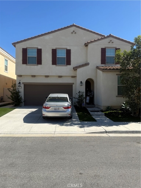 467 N Pinewood - Photo 1