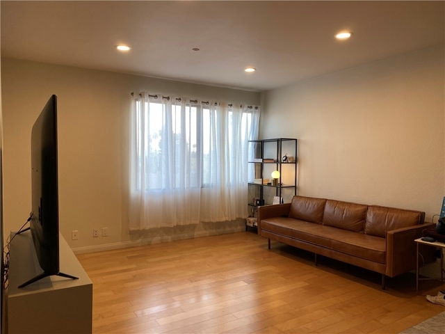 533 S St Andrews Place - Photo 1