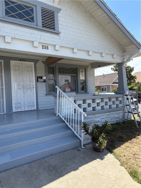 402 E 43rd Place - Photo 1