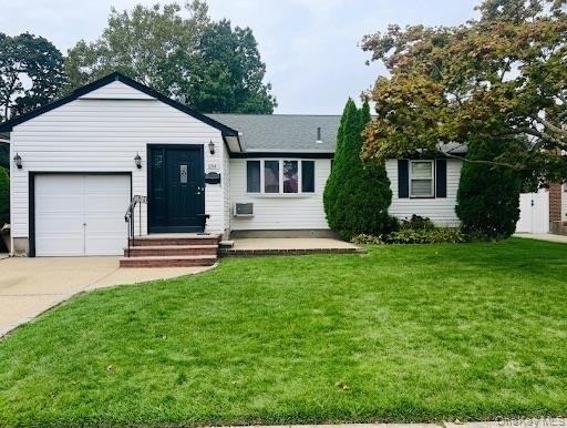 694 Blackstone Avenue - Photo 1