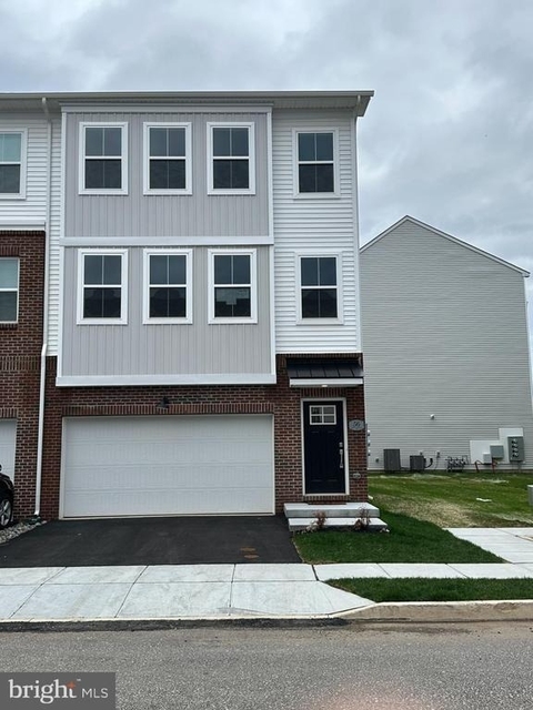 56 Continental Way - Photo 1