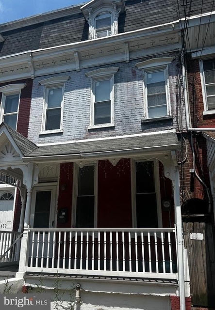 441 Walnut Street - Photo 1