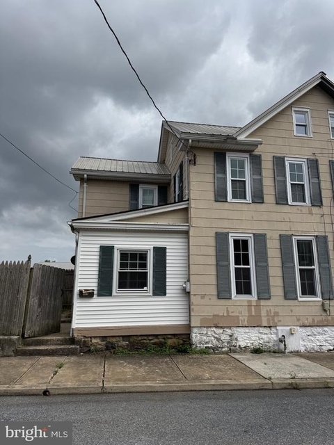 102 E Park Street - Photo 1
