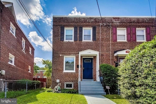 1145 46th Place Se - Photo 1