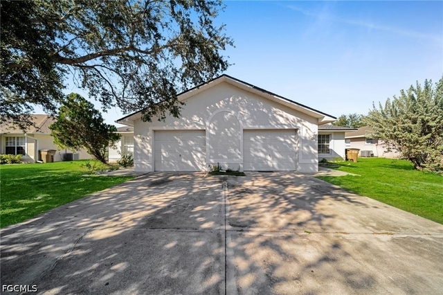 1214 Se 24th Avenue - Photo 1