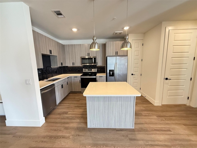 2520 Washington Ave - Photo 1