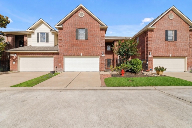 1408 S Friendswood Drive - Photo 1