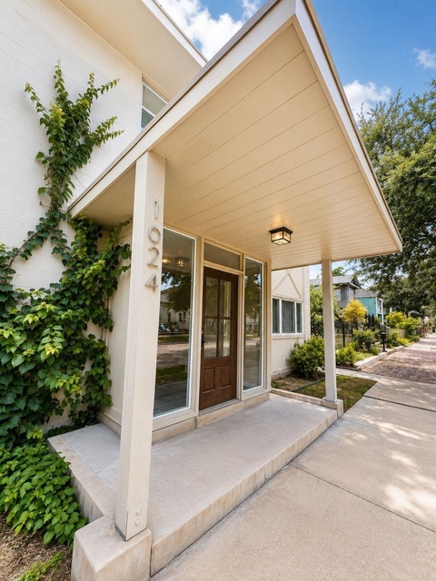 1624 Sealy - Photo 1