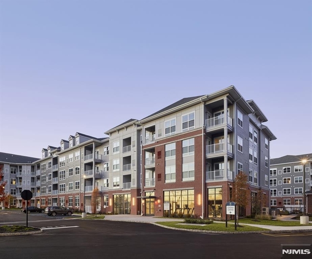 100 Eisenhower - Photo 1