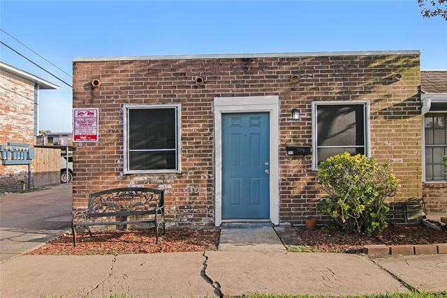 211 W F Street - Photo 1