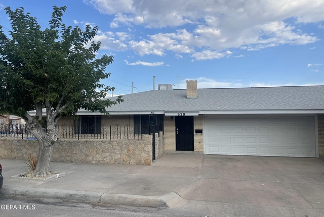 620 E Crosby Avenue - Photo 1