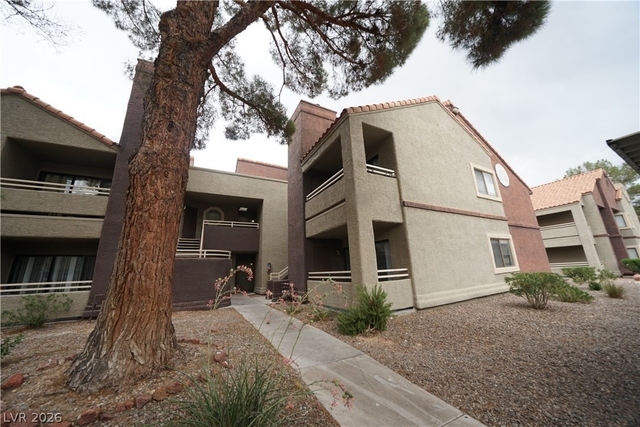 5022 S Rainbow Boulevard - Photo 1
