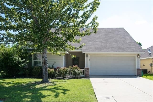 809 Robbin Circle - Photo 1