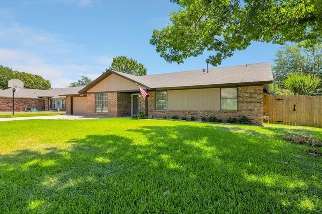 2127 Tanglewood Drive - Photo 1