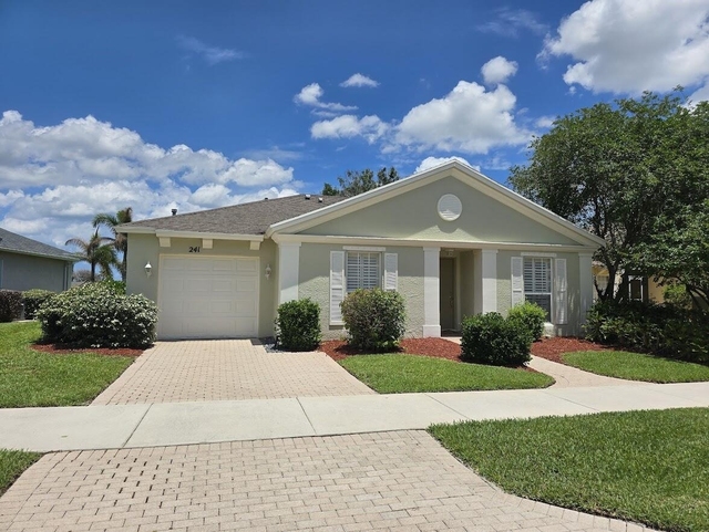 241 Sw Lake Forest Way - Photo 1