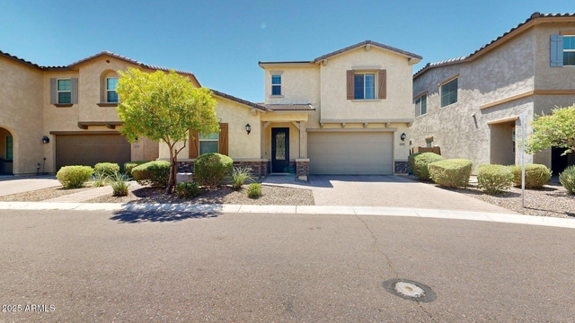 209 E Beatryce Street - Photo 1