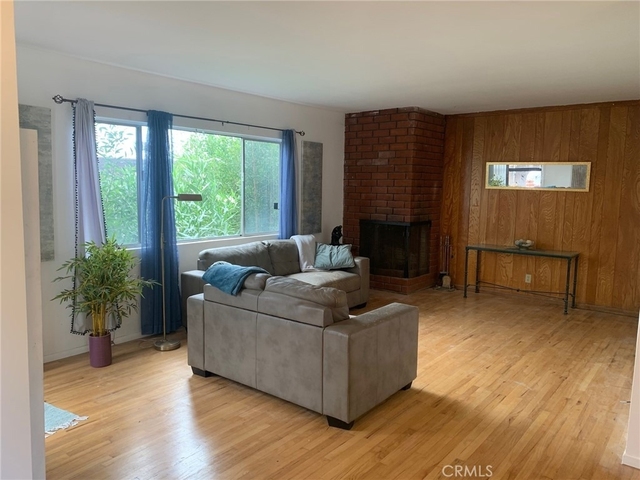 744 W 33rd - Photo 1