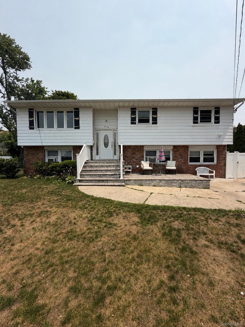 272 Davenport - Photo 1