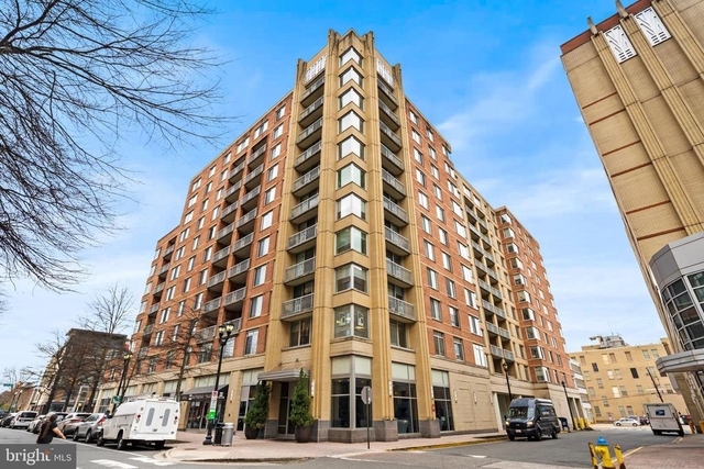 1020 N Highland Street - Photo 1